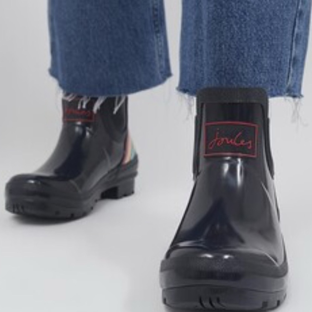 REPOSHED Joules Black Gloss Chelsea Rain Boots with Red Logo